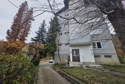 Vand apartament 3 camere in vila zona Centru Vechi Comision 0% - 1