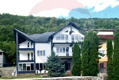 Pensiune Eselnita / 16 camere / Teren - 1448 mp / Ponton - 1