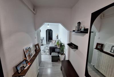 Apartament cu 3 camere decomandat, mobilat în Cetate