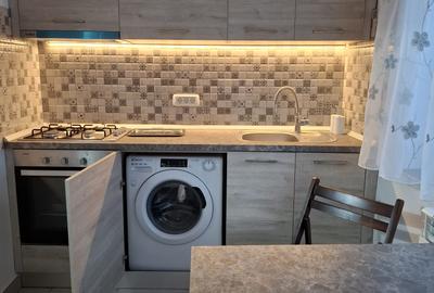 Garsoniera noua, moderna, gaz, intrare separata, curata, la curte, 300 euro - 1