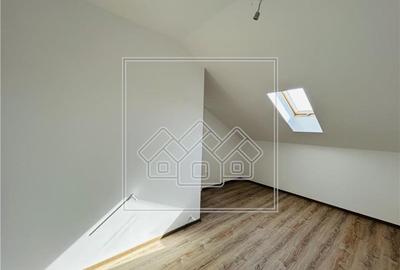 Apartament de vanzare in Sibiu - 4 camere, balcon - ap la vila - 20