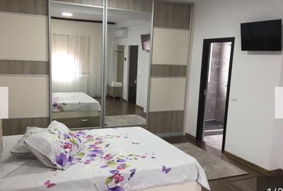 Casă individuală cu 10 camere în Poarta 6