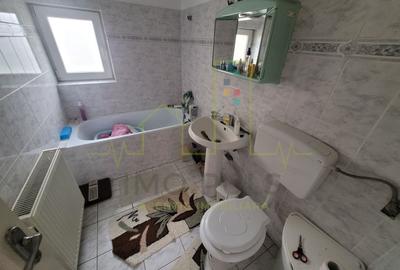 Casa in Ronat compartimentata in 2 apartamente cu intrari separate - 12