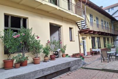 Cladire mixta cu spatii la parter si numeroase incaperi -central - 23