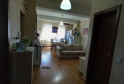 Închiriez apartament 3 camere - 6