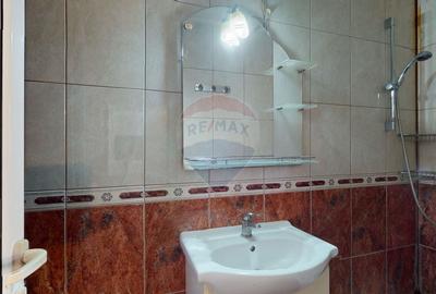 Casă individuală de vânzare | P+E+M | Central | Cristian - 15