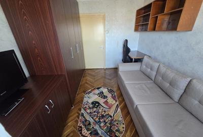Apartament cu 3 camere decomandat, mobilat în Faleza Nord