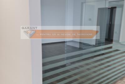 Inchiriez spatiu comercial ,  central, etaj 1, multifunctional , 220 mp, parcare - 4