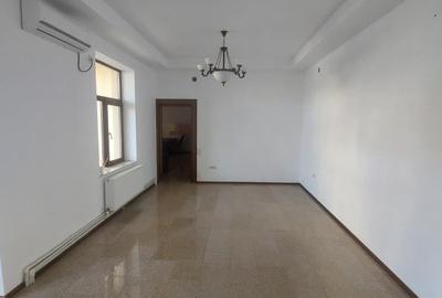 Tomis II, imobil 7camere, ideal sediu firmă / activități de birouri - 3