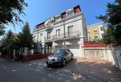 Casă individuală cu 8 camere în Pipera