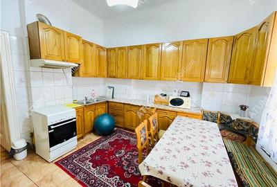 Casa individuala 4 camere decomandate 1000 mp teren zona Blv Victoriei - 22