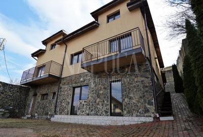 Casa 9 camere de vanzare in Floresti - 1