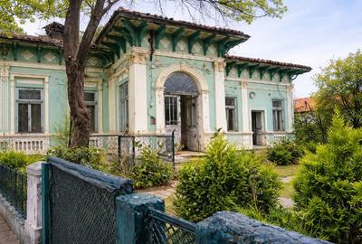 Casă istorică de vânzare la 100 m de mare – Mangalia | Zonă premium - 3