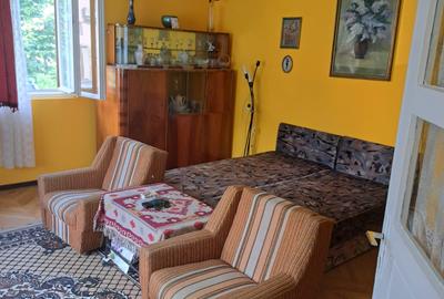 De vânzare în centrul Sovata un teren de 2159 m² cu mai multe case în aceeași cu - 4
