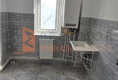 Apartament 2 camere cf 2 semidecomandat zona Crang - 4