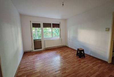 Apartament 2 camere liber la vanzare zona Astra - Planete