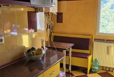 Apartament 3 Camere Valea Ialomiței | Balcon | Centrala proprie | 6 min metrou - 6