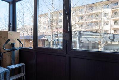 Dobroesti - vanzare apartament 3 camere, strada Marului - 9