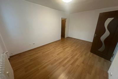2 Camere Parter din 8 an 1982 Ideal Birou Firma Bloc Izolat Bucur Obor - 8