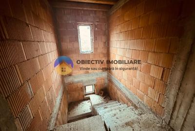 Vila la rosu  + teren 500 mp de vânzare – Zona Fermelor - 12