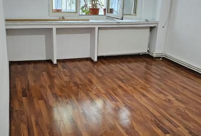 Apartament cu 4 camere decomandat în ICIL