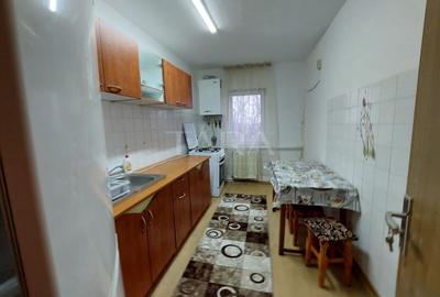 Apartament cu 3 camere decomandat de vanzare, zona Calea Florești. - 1