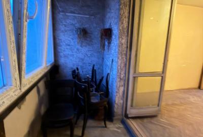 Titan, la 5 minute metrou Costin Georgian, pe intrarea Muncii, bloc 1977 - 11