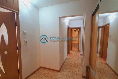 Royal Imobiliare  - Vanzare Apartament 3 camere zona 9 Mai - 12