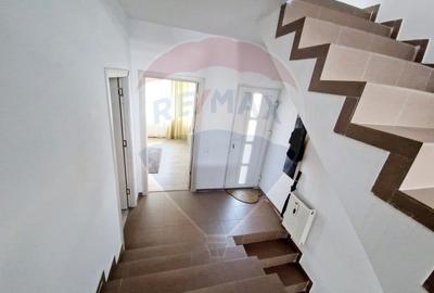 CHIRIE - Casă  4 camere , curte ,  zona LPS - 15