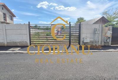 Teren intravilan imprejmuit cu gard de beton de vanzare - 1