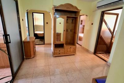 Apartament 4 camere,ultracentral, decomandat, mobilat si utilat,str Decebal - 2