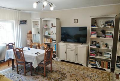 Km 4-5 - Casa renovata, situata in centrul cartierului - 2