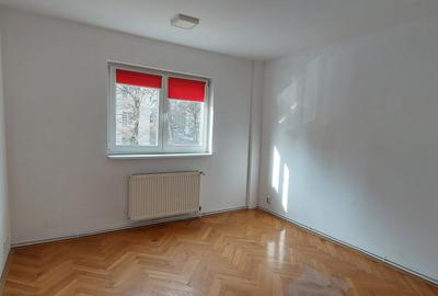 De inchiriat ap 3 camere - str. Surianu