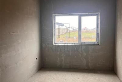 Casa individuala - teren generos - toate utilitatile - living mare - 10