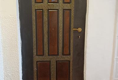 Podul Inalt ,se vinde la parter apartament 2 camere pret 45000 euro. - 1