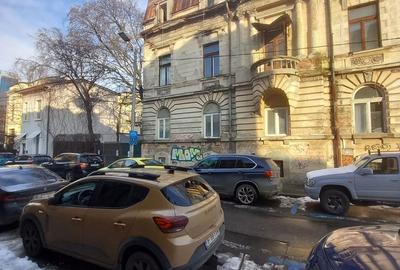 Casă individuală cu 14 camere în Calea Victoriei