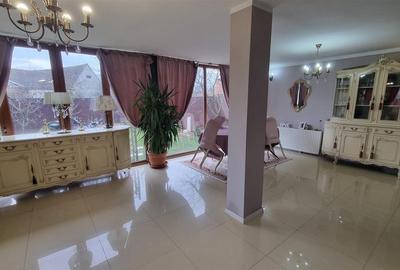 Casa de vanzare moderna cu costuri reduse, panouri solare si spatiu comercial in - 4