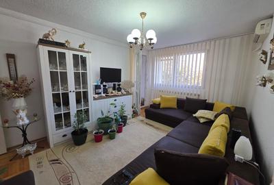 Apartament cu 3 camere semidecomandat în Titan