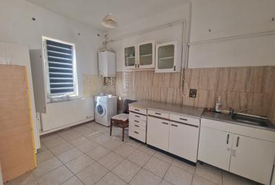 Trocadero - Casa 6 camere constructie caramida, deschidere la doua strazi - 1