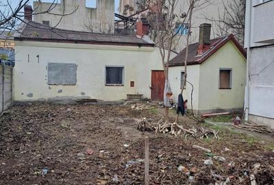 Ultracentral-Centru -Teren cu casa din caramida - 1