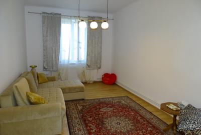 Apartament DECOMANDAT in Tractoru cu beci