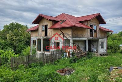 Casa 2010 in Scorteni 7 camere teren 1222mp 62.000e - 2