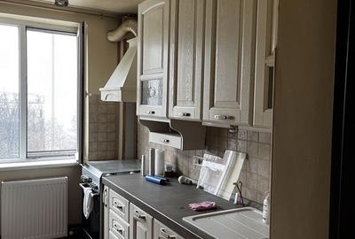 Apartament cu 3 camere semidecomandat, mobilat în Lujerului