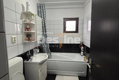 Vand apartament 2 camere 74000 euro+Loc de parcare inclus in pret - 2
