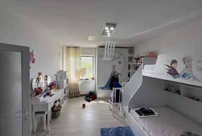 Ap 3 camere - rezultat din alipirea a 2 garsoniere - 62 mp - parter - 9