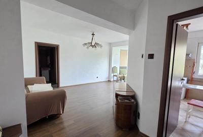 Apartament cu 2 camere semidecomandat, mobilat în Aradului