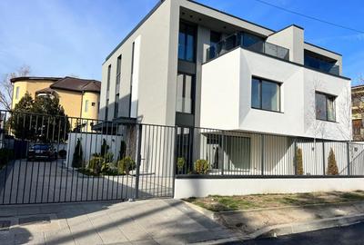 Casă individuală cu 4 camere în Băneasa