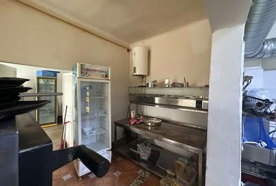 Hala Traian Închiriez casa 100 mpcurte120mp  transformată în  restaurant utilaje - 2