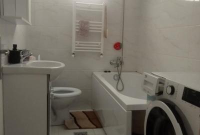 Închiriez apartament cu o cam - 1