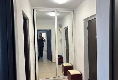 Apartament cu 2 camere semidecomandat, mobilat în 1 Mai